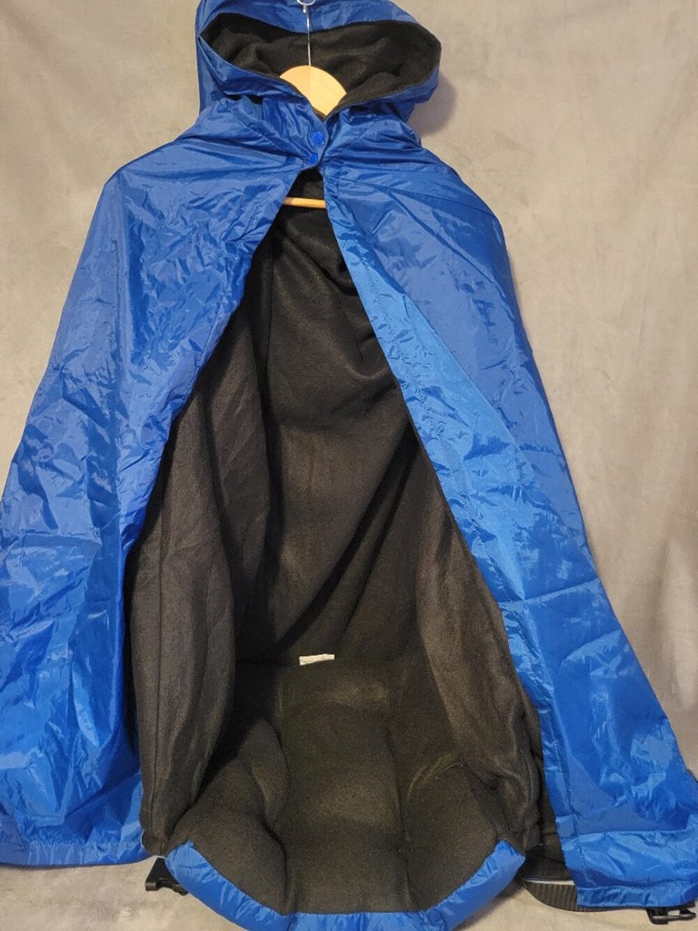 Wolf Anywear Cushion Seat Weather Resistant Outdoor Cape with Hood, Blue